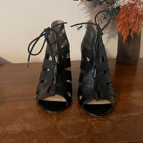 BCBGeneration black leather cutout heels - Picture 3 of 5